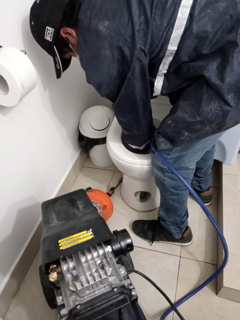 Servicio en Destapes de Tuberías